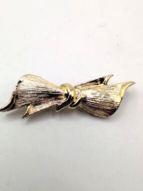 Vintage Gerry's Gold Tone Bow Shaped Brooch Signed 2.25" Long VGC